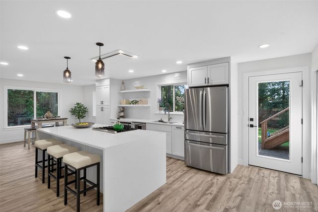 21401 SE 16th Place, Sammamish, WA 98074