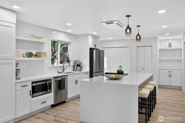 21401 SE 16th Place, Sammamish, WA 98074