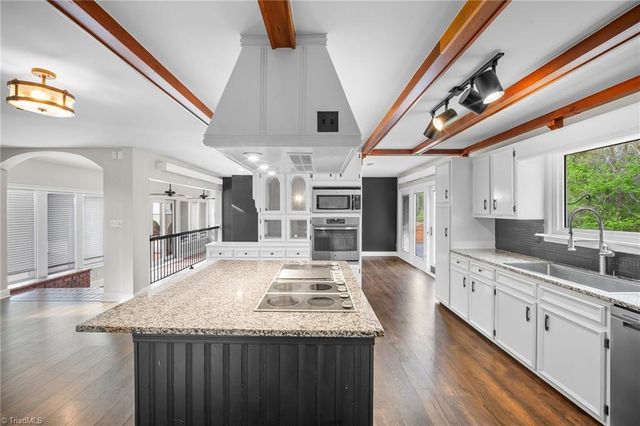 391 Lake Hill Drive, Thomasville, NC 27360