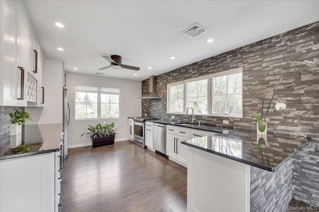 10 Sandhage Drive, Pearl River, NY 10965