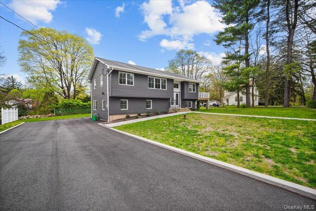 10 Sandhage Drive, Pearl River, NY 10965