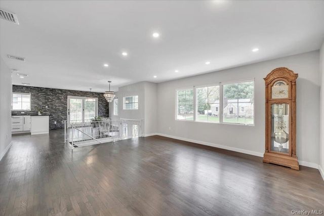 10 Sandhage Drive, Pearl River, NY 10965