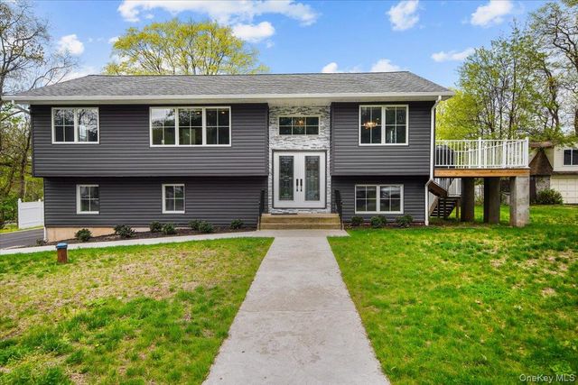 10 Sandhage Drive, Pearl River, NY 10965