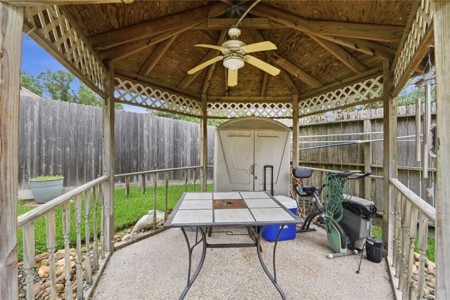1623 Sandy Park Dr, Kingwood, TX 77339