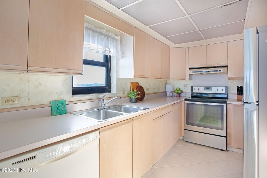 Image 9 of property listing at 1704 N Lumina Avenue 7-F, Wrightsville Beach, NC 28480