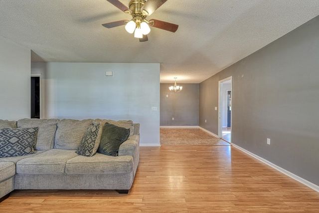 102 Stoneledge Drive, Woodruff, SC 29388