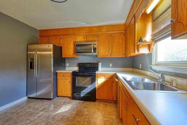 102 Stoneledge Drive, Woodruff, SC 29388