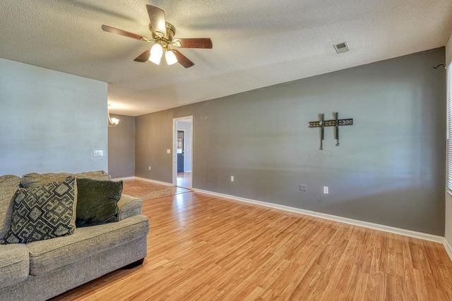 102 Stoneledge Drive, Woodruff, SC 29388