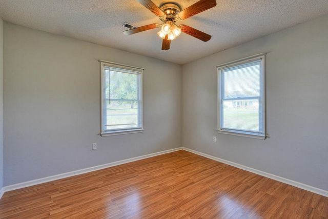 102 Stoneledge Drive, Woodruff, SC 29388