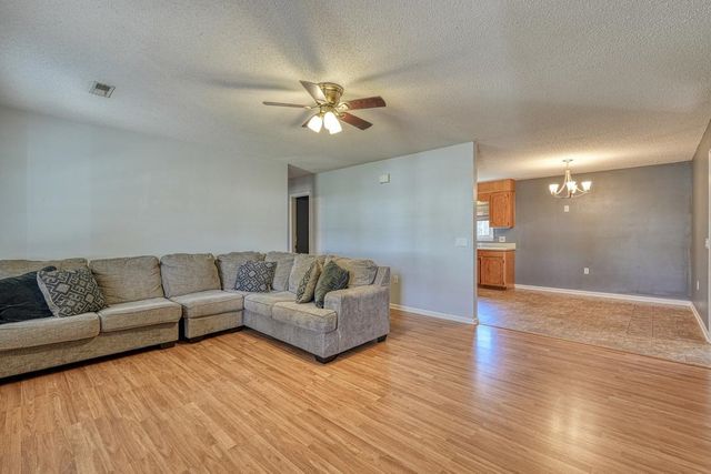 102 Stoneledge Drive, Woodruff, SC 29388