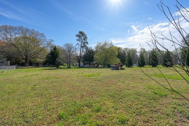 102 Stoneledge Drive, Woodruff, SC 29388