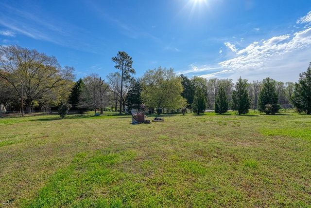 102 Stoneledge Drive, Woodruff, SC 29388