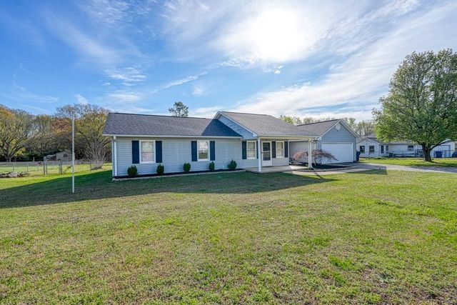 102 Stoneledge Drive, Woodruff, SC 29388