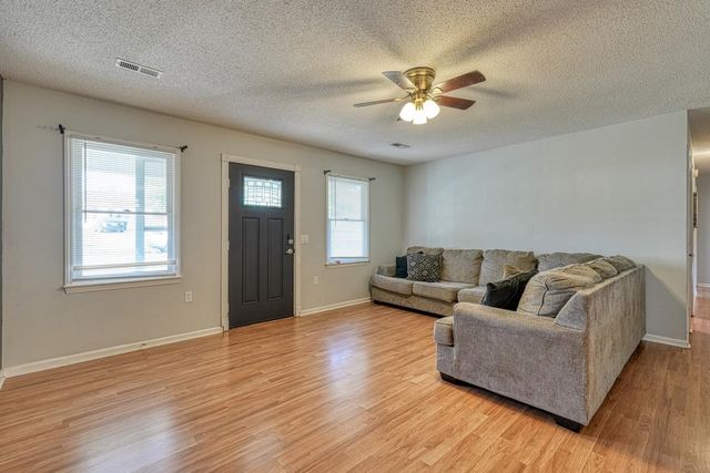 102 Stoneledge Drive, Woodruff, SC 29388