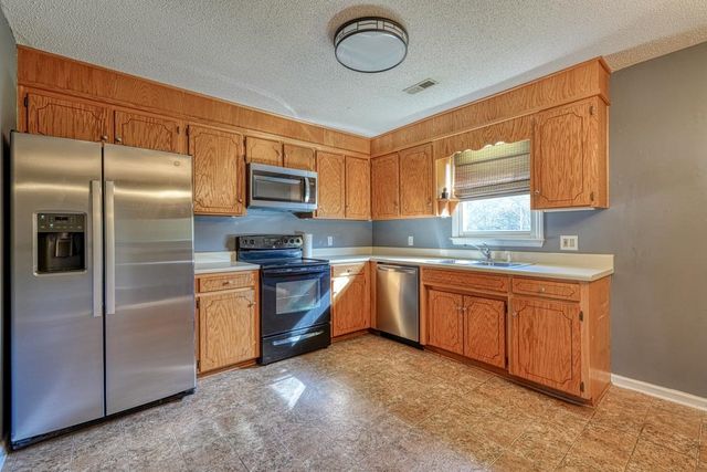 102 Stoneledge Drive, Woodruff, SC 29388