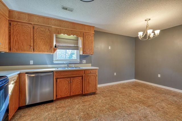 102 Stoneledge Drive, Woodruff, SC 29388