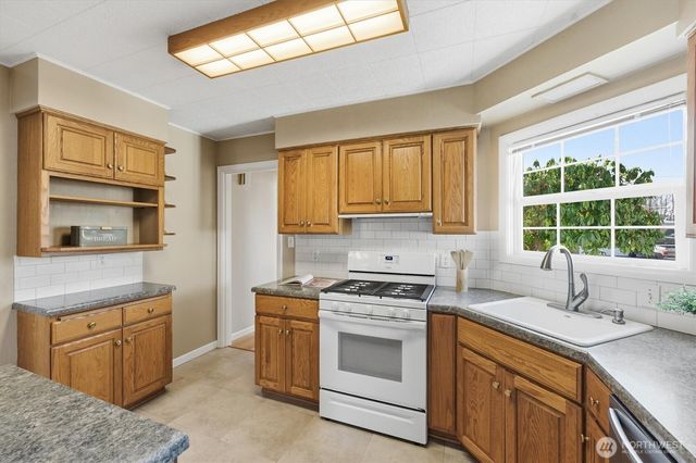 1403 18th Avenue, Longview, WA 98632