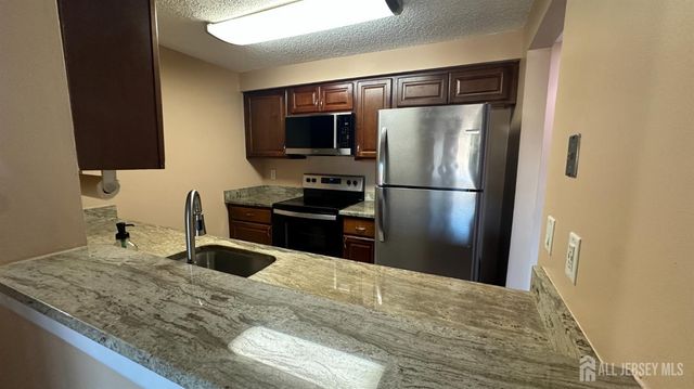 9002 Tamarron Drive, Plainsboro, NJ 08536