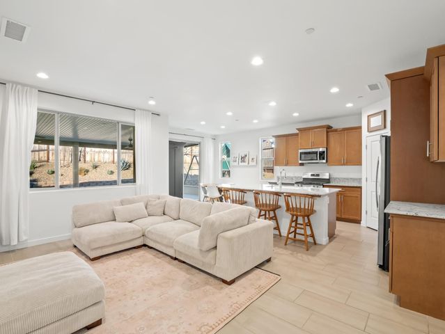 673 Redrock Drive, Madera, CA 93636