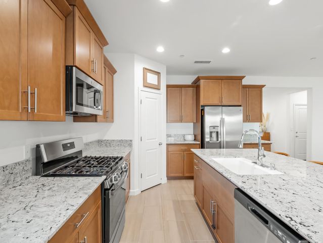 673 Redrock Drive, Madera, CA 93636