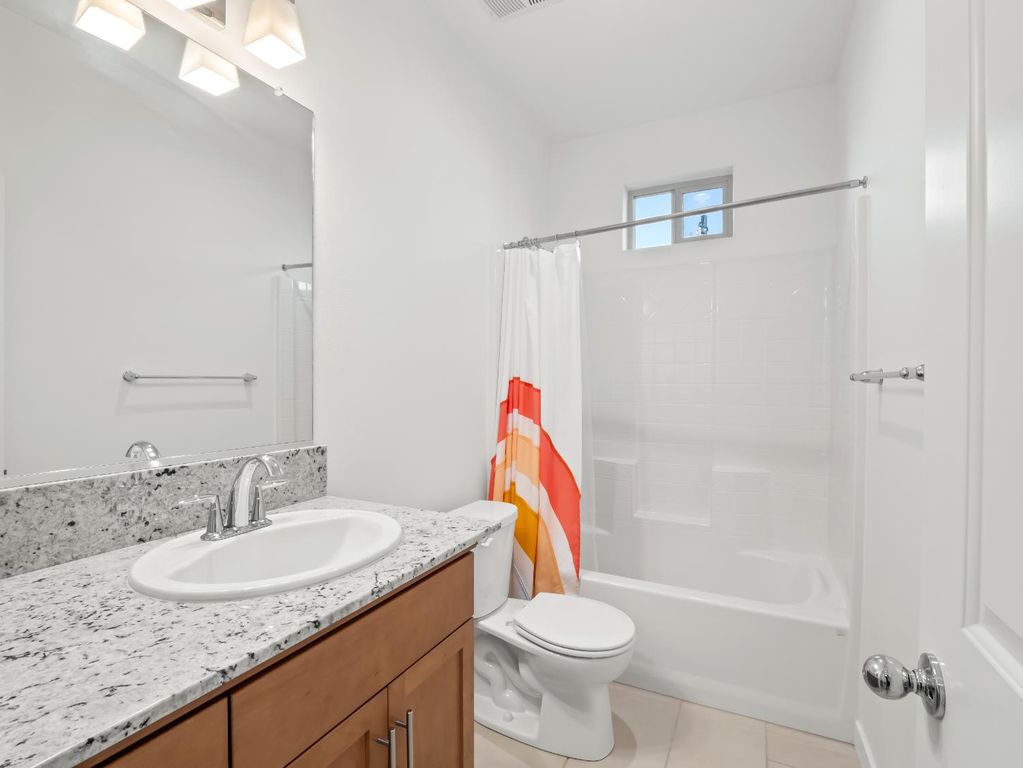 Image 10 of property listing at 673 Redrock Drive, Madera, CA 93636