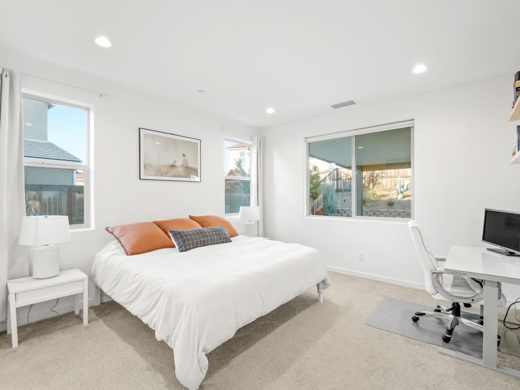 Image 12 of property listing at 673 Redrock Drive, Madera, CA 93636