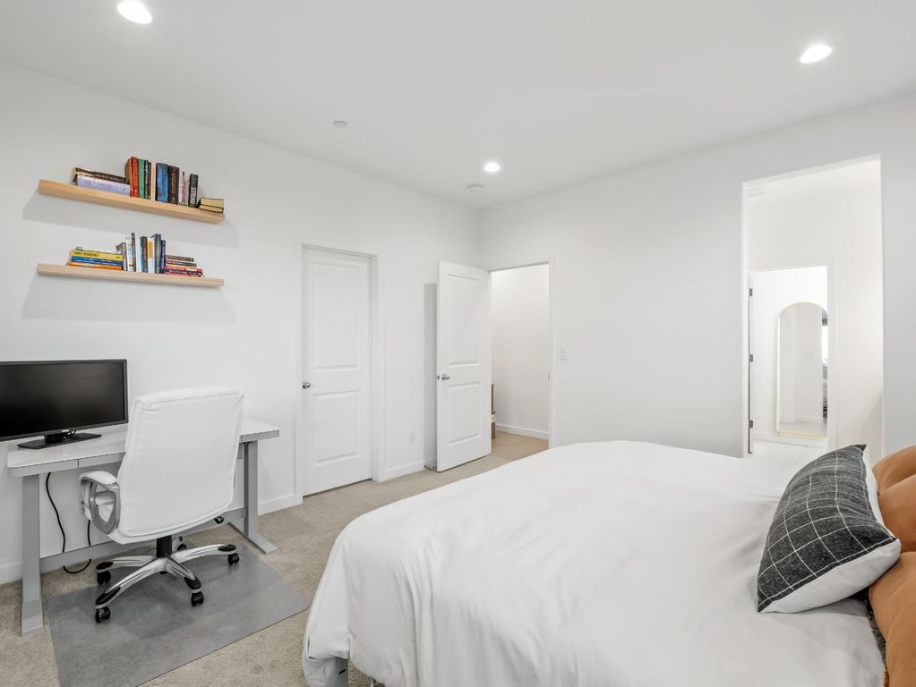 Image 13 of property listing at 673 Redrock Drive, Madera, CA 93636