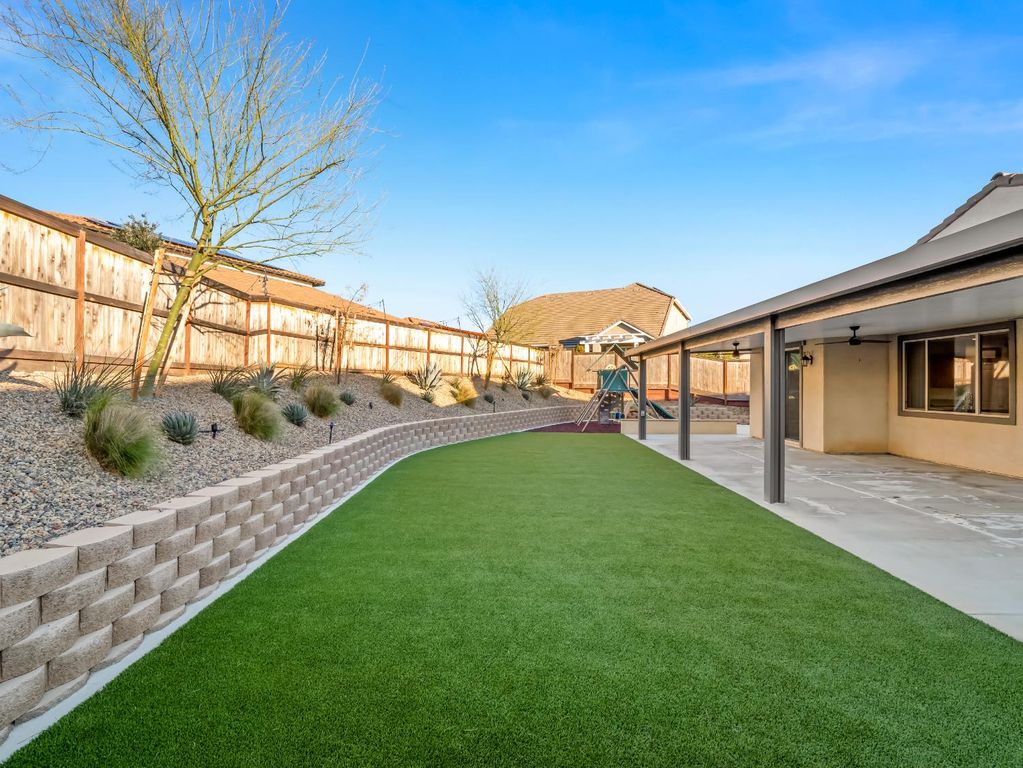 Image 16 of property listing at 673 Redrock Drive, Madera, CA 93636