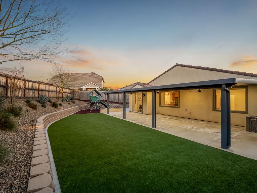 Image 20 of property listing at 673 Redrock Drive, Madera, CA 93636