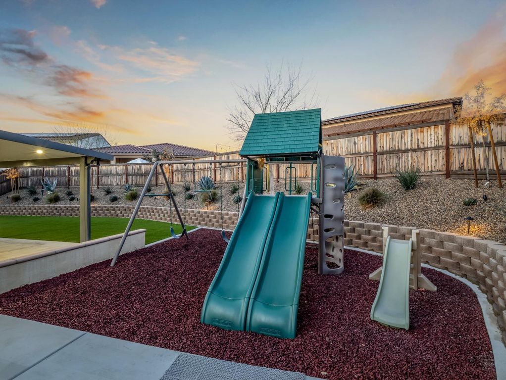 Image 21 of property listing at 673 Redrock Drive, Madera, CA 93636