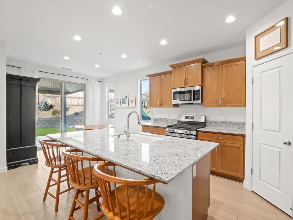 Image 3 of property listing at 673 Redrock Drive, Madera, CA 93636