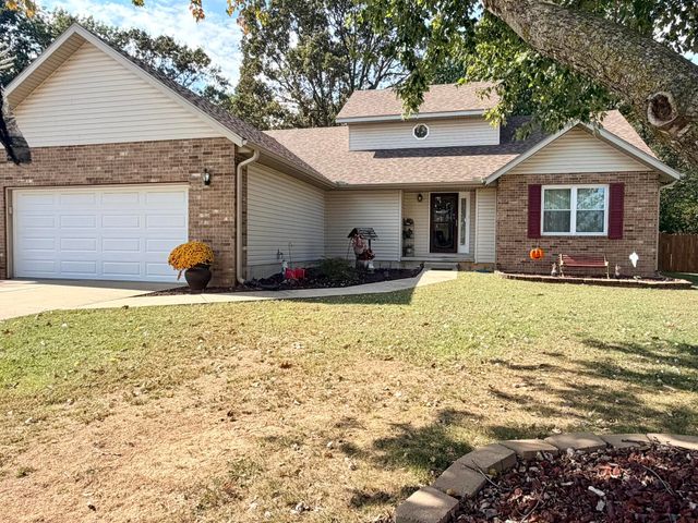 1605 Mary Lane, Aurora, MO 65605