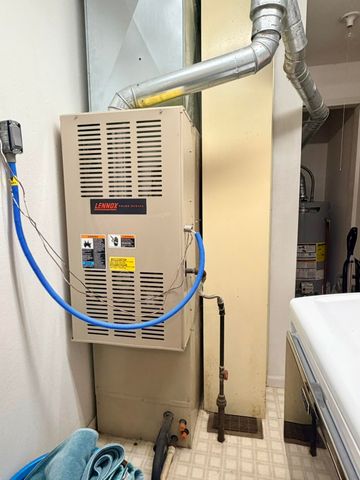 1605 Mary Lane, Aurora, MO 65605