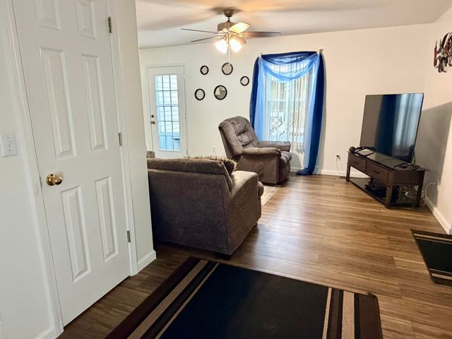 1605 Mary Lane, Aurora, MO 65605