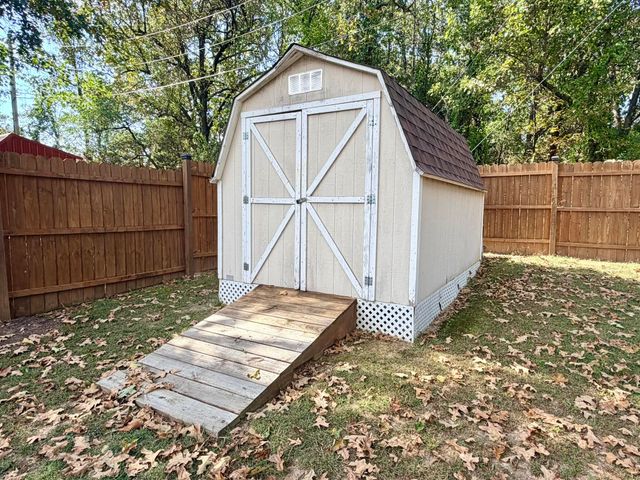 1605 Mary Lane, Aurora, MO 65605