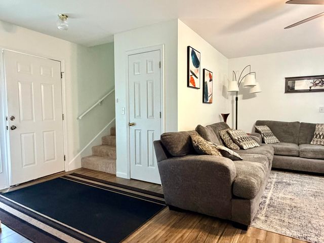 1605 Mary Lane, Aurora, MO 65605