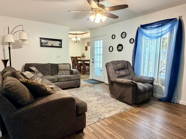 1605 Mary Lane, Aurora, MO 65605