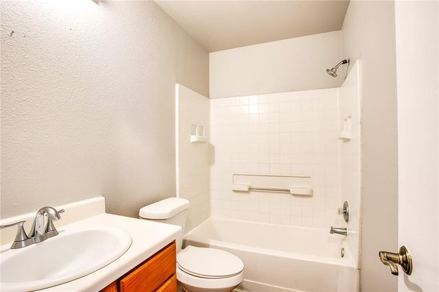 412 Ballentine CT, Hutto, TX 78634