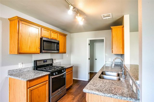 412 Ballentine CT, Hutto, TX 78634