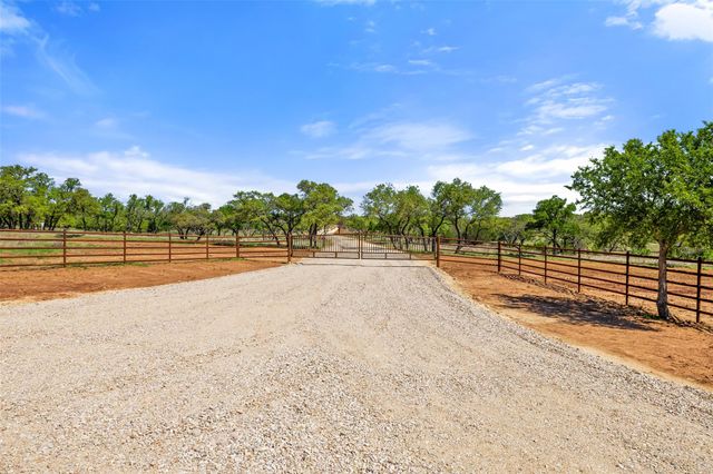 365 Gipson Rd, Johnson City, TX 78636