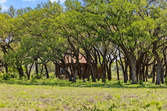 365 Gipson Rd, Johnson City, TX 78636