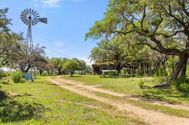 365 Gipson Rd, Johnson City, TX 78636