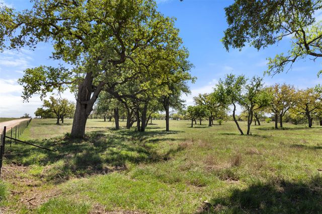 365 Gipson Rd, Johnson City, TX 78636