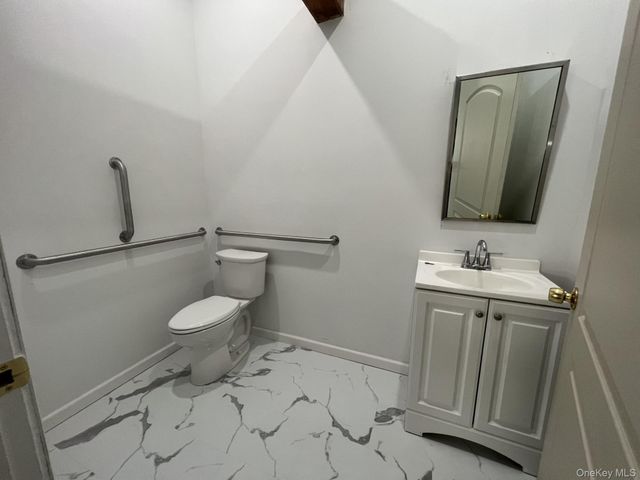 861 Midland Avenue, Yonkers, NY 10704