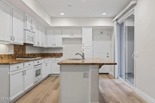 337 Feather River Place, Oxnard, CA 93036