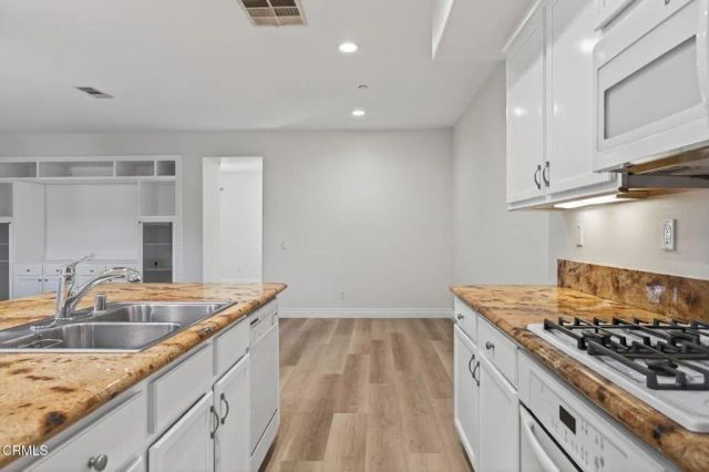 337 Feather River Place, Oxnard, CA 93036