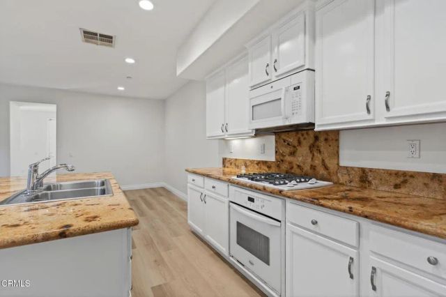 337 Feather River Place, Oxnard, CA 93036