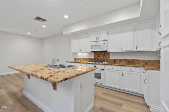 337 Feather River Place, Oxnard, CA 93036