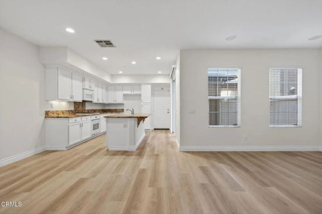 337 Feather River Place, Oxnard, CA 93036