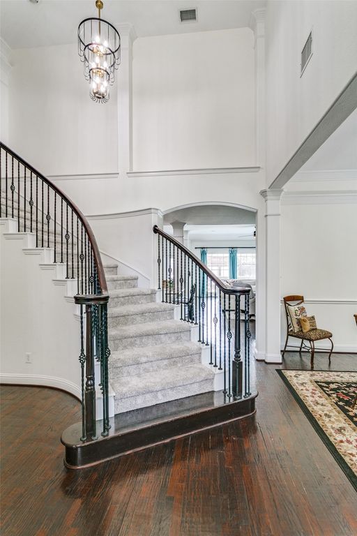 400 S Hampton Court, Lewisville, TX 75056 — photo 2